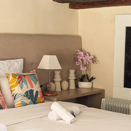 Apartment Marais-pletzl, Rue Des Rosiers Paris
