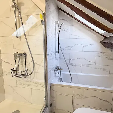 Apartment Marais-pletzl, Rue Des Rosiers *