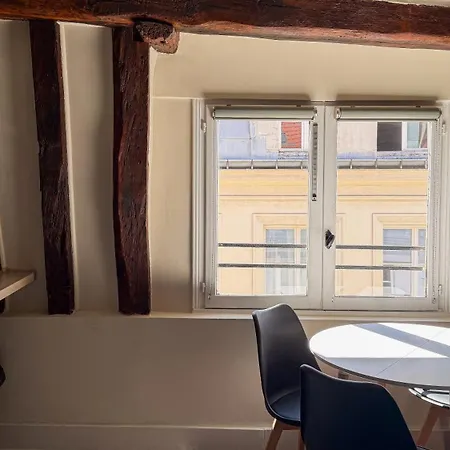 Marais-pletzl, Rue Des Rosiers *