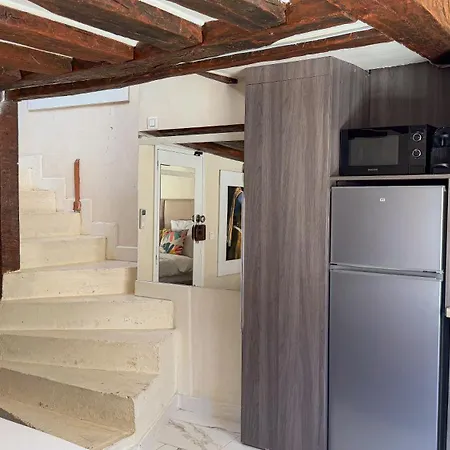 Apartment Marais-pletzl, Rue Des Rosiers